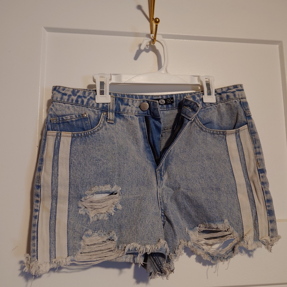 Boohoo Tall Light Blue Ripped Jean Booty Shorts w White Stripes - Sized 4